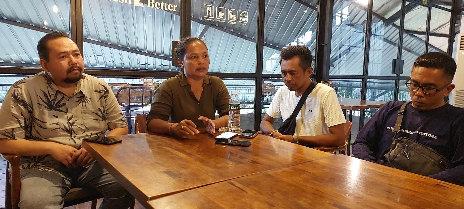 YAKIN BENAR: I Gusti Ayu Ketut Setiawati di dampingi Kuasa Hukum yakni Nyoman Ferri Supriayadi, di Denpasar, Kamis (22/2/2024).