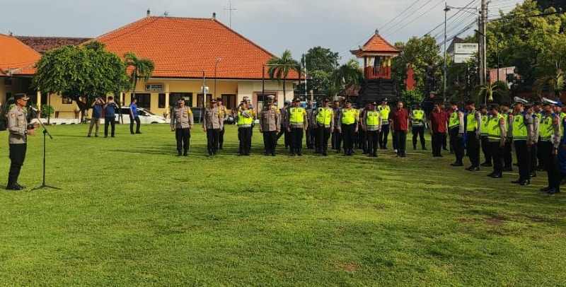 PERKETAT PENGAWASAN PENGHITUNGAN: Polres Buleleng turunkan 218 personel perketat pengamanan perhitungan dan rekapitulasi suara pemilu 2024. (humas polres buleleng)
