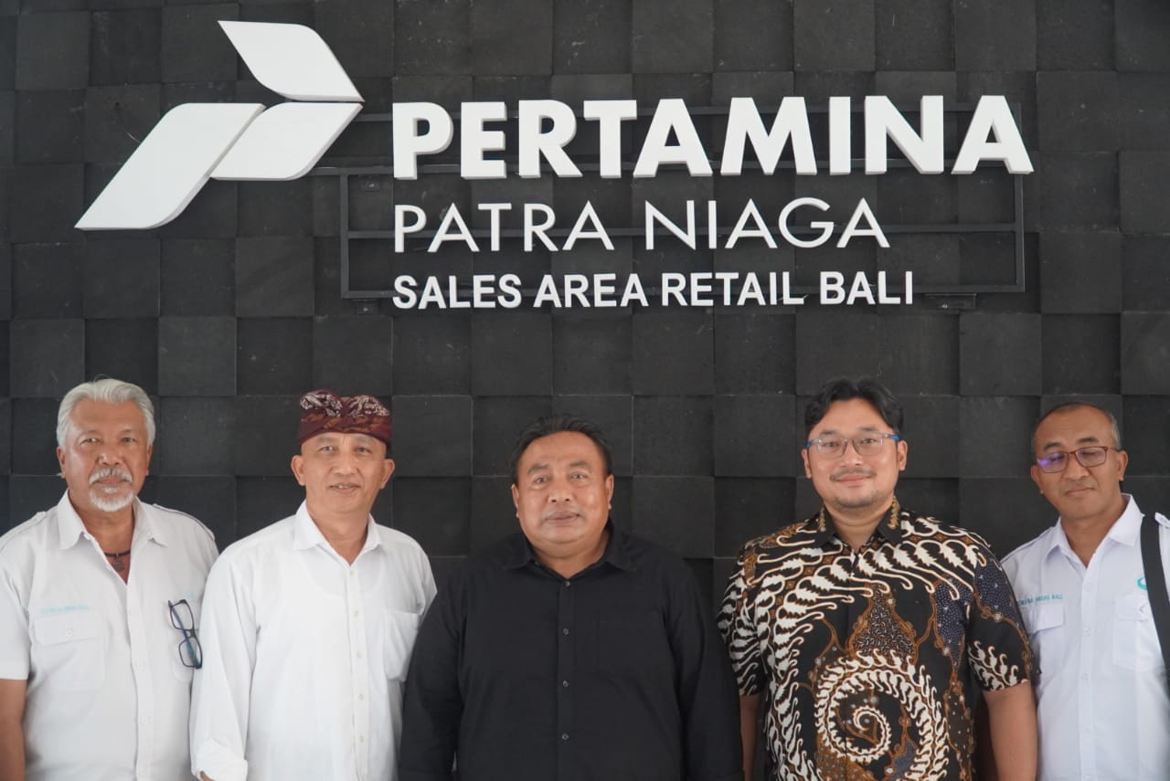 SOLUSI KELANGKAAN: Pertemuan Anggota Komisi VI DPR RI Nyoman Parta, Pertamina Patra Niaga, Kepala Dinas Ketenagakerjaan dan ESDM Provinsi Bali dan Ketua Hiswana Migas Bali (22/2/2024)