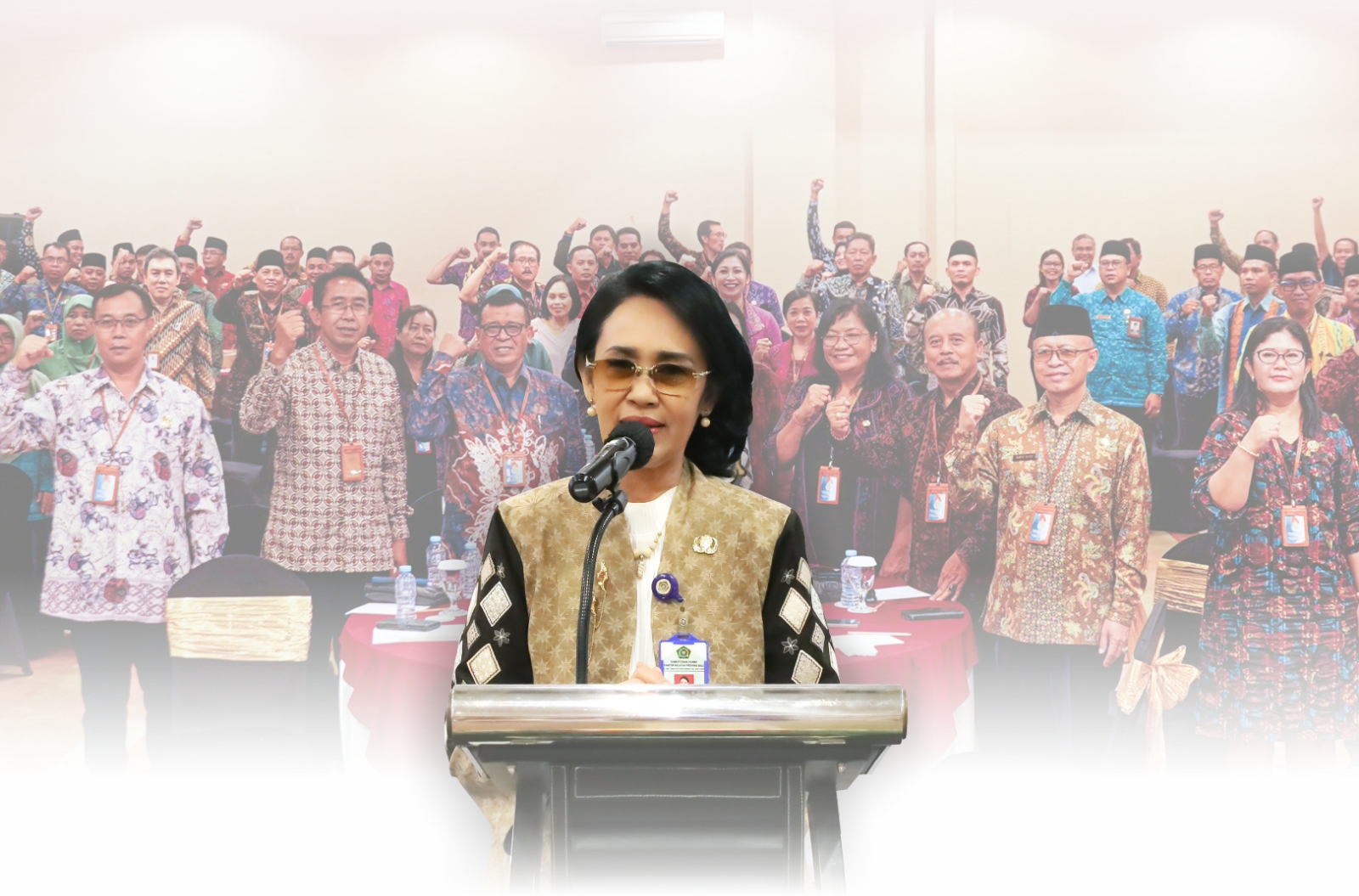 KOMITMEN NYATA: KaKanwil Kemenag Provinsi Bali Komang Sri Marheni bersama jajaran siap bertransformasi. (KEMENAG BALI UNTUK RADAR BALI)
