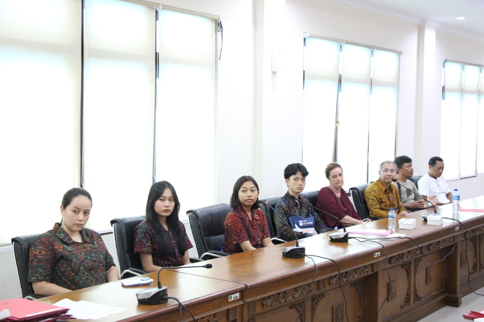JADI WNI: Sejumlah Warga Negara Asing (WNA) saat menjalni ujian menjadi WNI di Kantor Hukum dan HAM Bali Jumat, 23 Februari 2024.