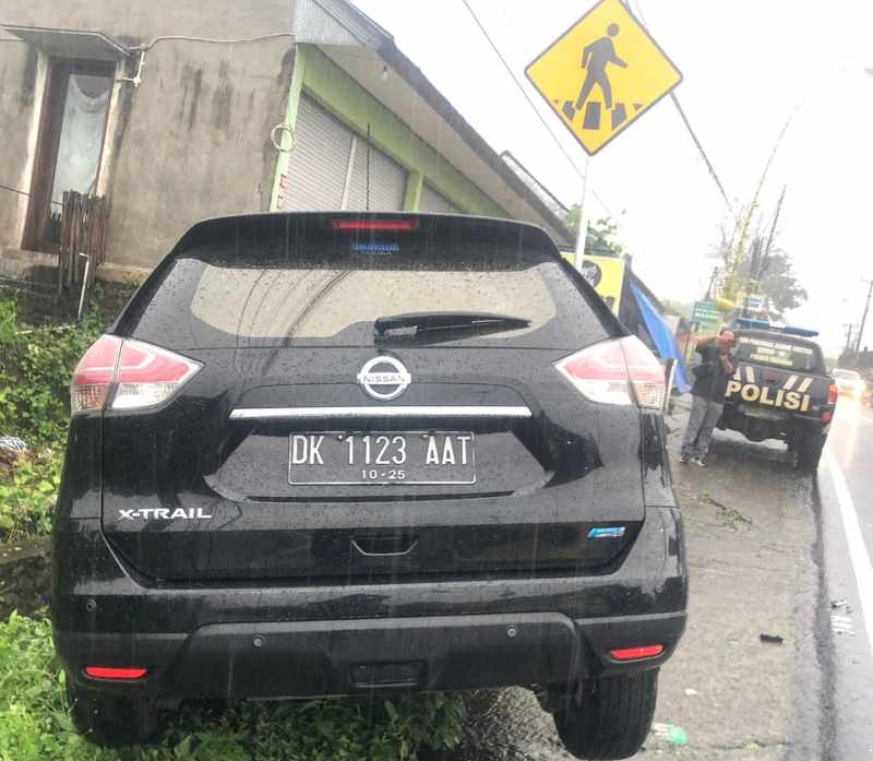 GARA-GARA MENGANTUK : Kondisi mobil Nissan X-Trail seusai kejadian korban. (foto:Istimewa)