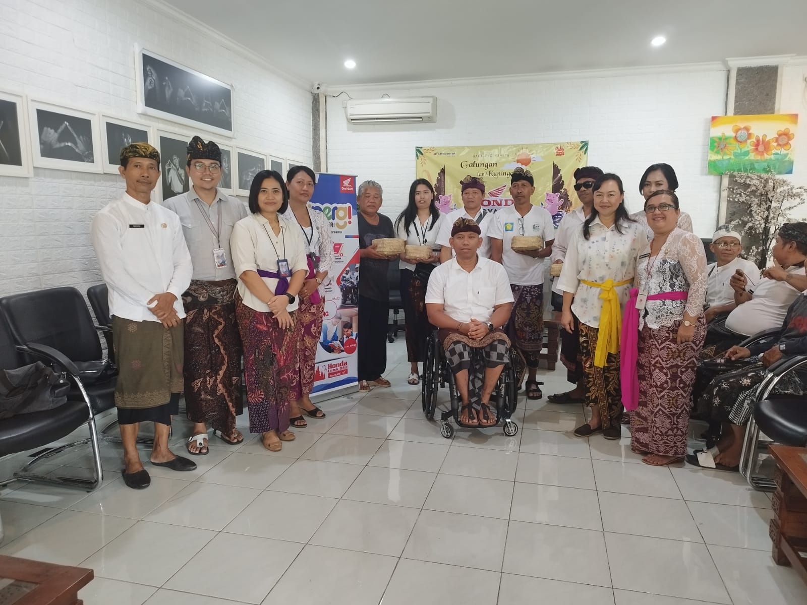 Ikatan Karyawan Hindu Astra Motor Bali melakukan kegiatan positif