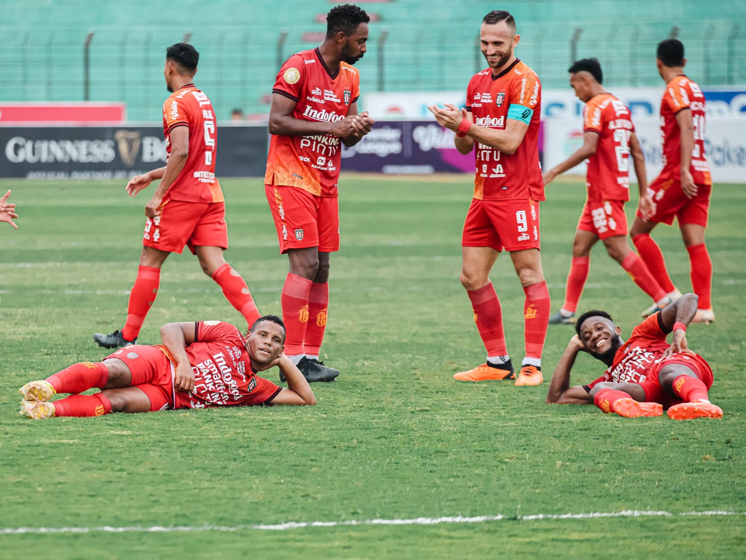 JAGA POSISI!: Sejumlah pemain Bali United saat latihan sebelum laga beberapa waktu lalu.