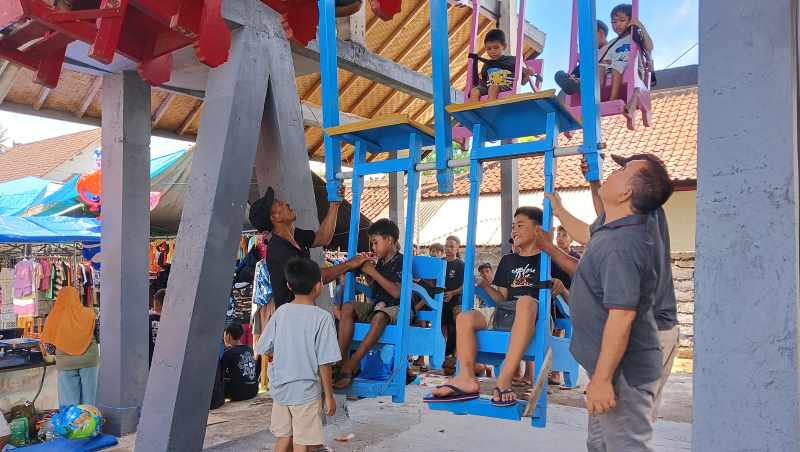 SELALU DINANTI : Ayunan kayu tradisional di Desa Adat Nusasari, Banjar Nusasakti, Desa Nusasari, Kecamatan Melaya. (m.basir/radar bali)