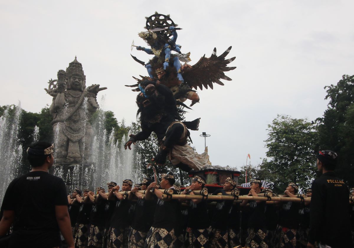 FINALIS: Festival Kasanga- Penampilan salah satu peserta di kompleks Patung catur Muka Denpasar (1/3/2024).