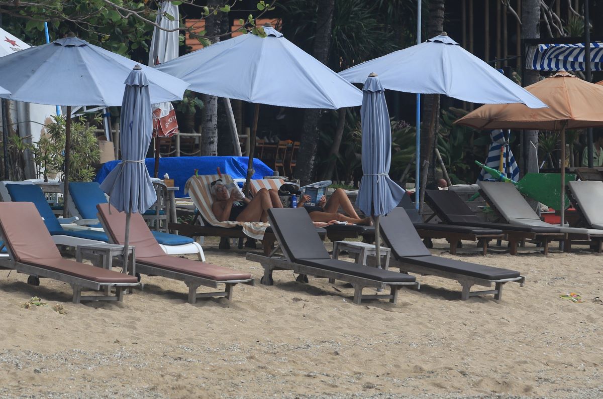 PUNGUT DI LOKASI: Dinas Pariwisata Bali mengizinkan petugas mengecek wisman di lokasi wisata atau Daerah Tujuan Wisata (DTW) untuk bayar pungutan wisman.