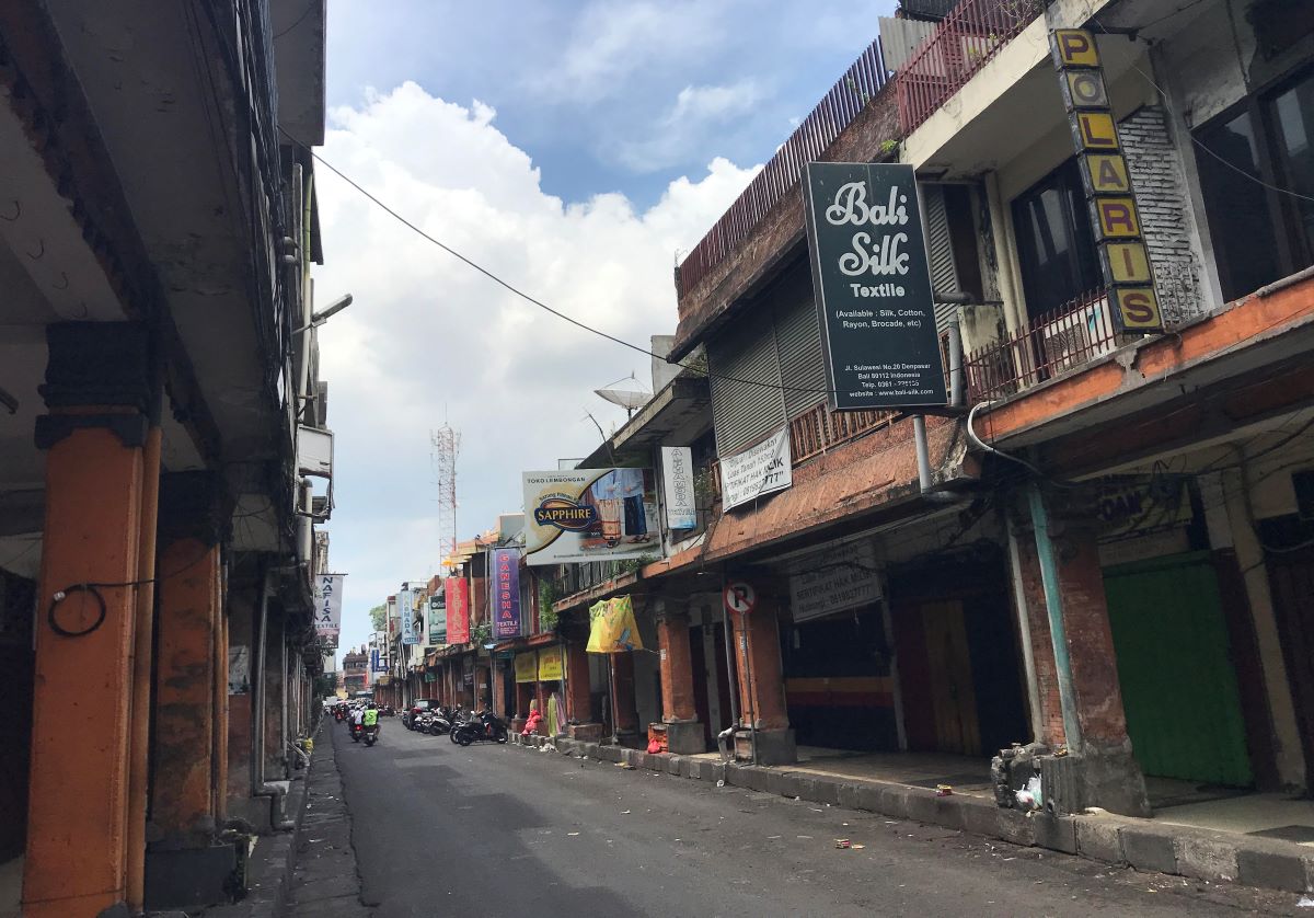 Suasana jalan Sulawesi, Denpasar, terlihat lengang,  saat hari raya Galungan, Rabu lalu  (28/2/2024)