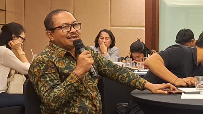 KANTOR BARU: Direktur Utama Perumda Air Minum Tirta Mangutama, I Wayan Suyasa saat jelaskan rencana bangun gedung baru di Kapal Mengwi dengan anggaran Rp31 miliar.