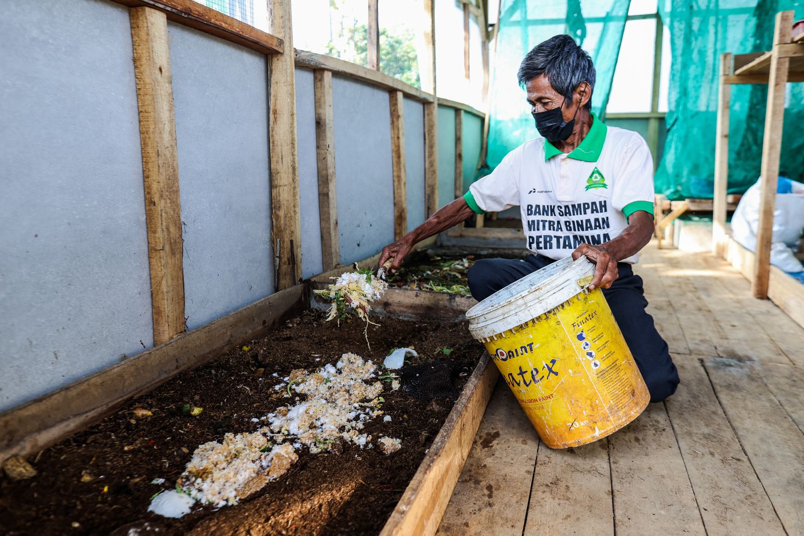 KOMPOSTING: Proses pengelohan sampah menjadi kompos yang bisa menghasilkan cuan