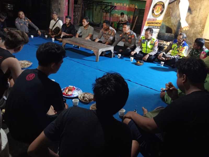 AJAK CURHAT : Suasana acara Ngerompi, Yuk. Polres Klungkung mengajak ngobrol soal masukan keamanan Masyarakat. (Foto: Humas Polres Klungkung)
