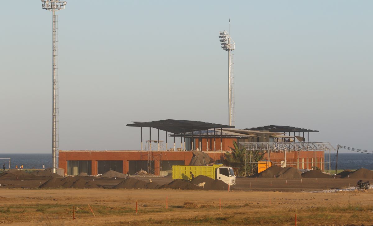 TERUS DIGARAP: Sarana Training Center Bali United saat masa pengerjaan bulan Agustus 2023 lalu.