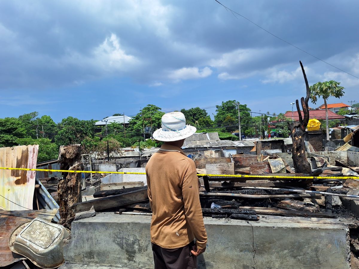 SISA PUING: Kondisi terkini lokasi kebakaran di Jalan Sekar Sari, Kesiman Kertalangu, Denpasar Timur.