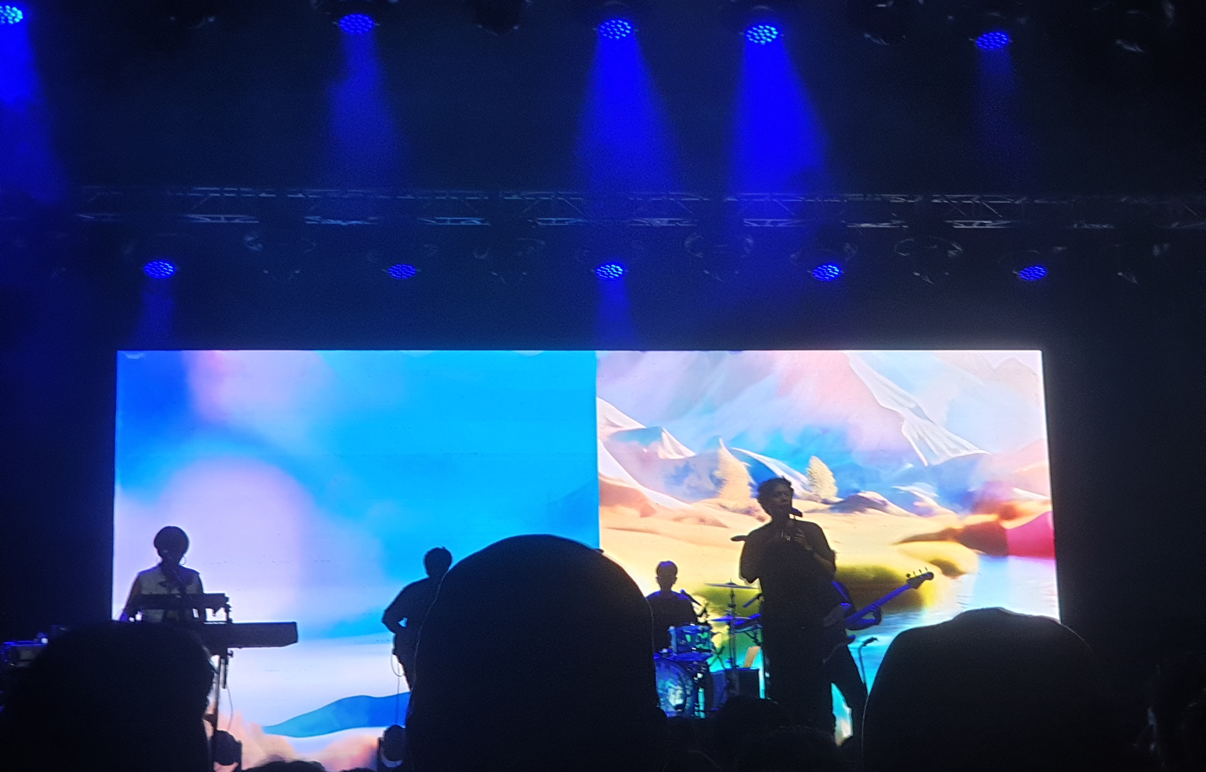 DONGKRAK EKONOMI: Penampilan Band Hindia di hari terakhir Joyland Festival di Peninsula Nusa Dua,  Minggu malam (3/3)