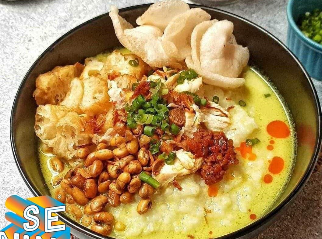 MANTAP: Tekstur bubur ayam yang lembut yang disiram kuah kare menggiurkan jadi sajian sarapan pagi hari.