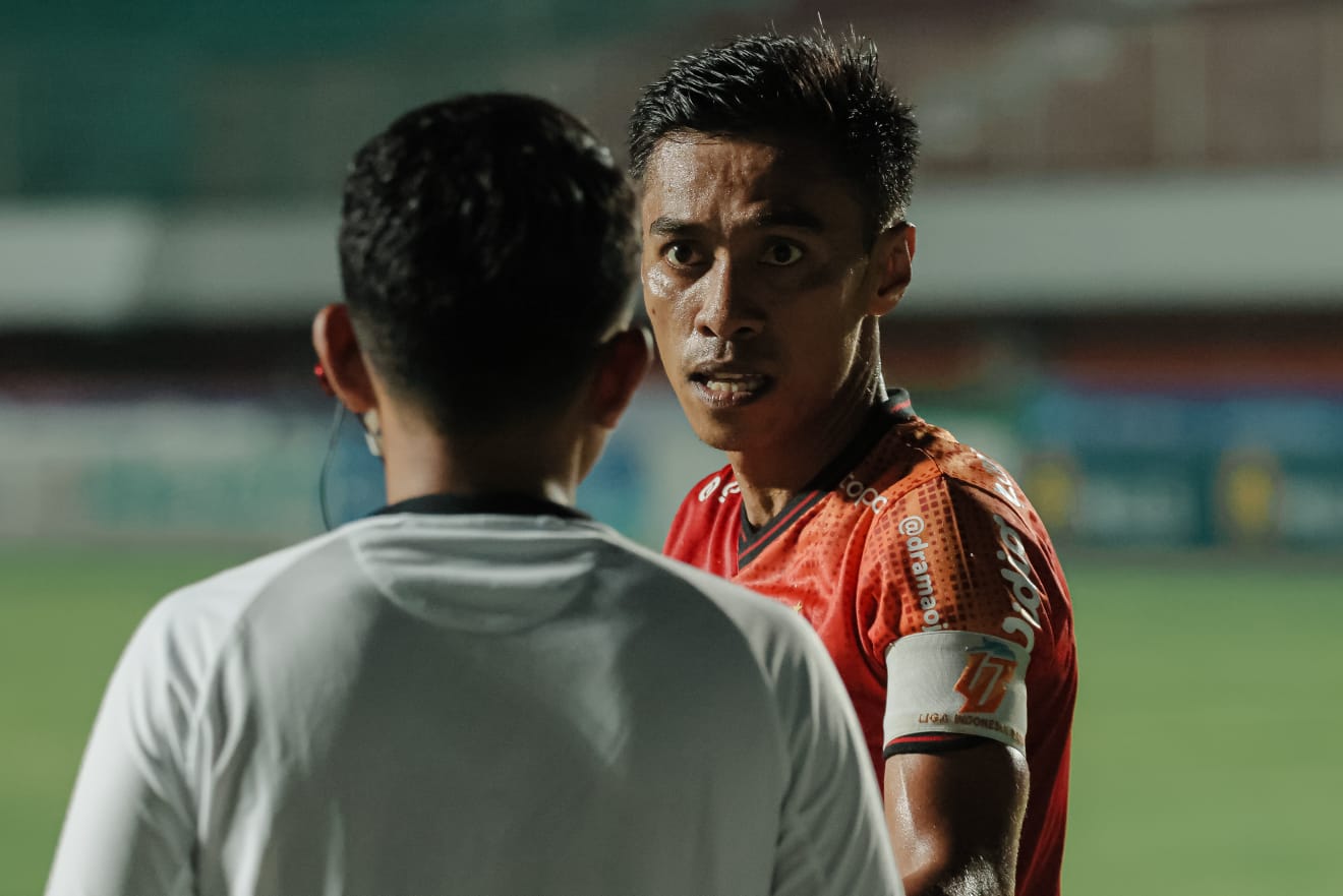 TERBIASA PUASA: Salah seorang pemain Bali United beragama Islam Fadil Sausu mengaku sudah terbiasa main atau letap latihan meski bulan puasa. Baginya yang penting makan sehat dan vitamin.