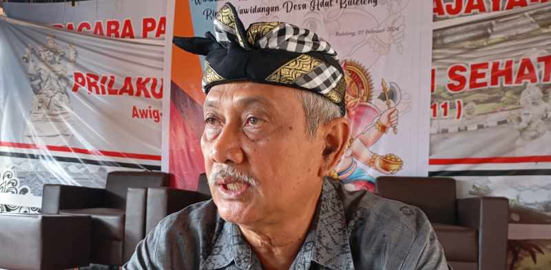 AJAK TOLERANSI : Kelian Desa Adat Buleleng, Nyoman Sutrisna, menyampaikan imbauan toleransi di  Hari Suci Nyepi dan awal bulan puasa.(francelino junior)