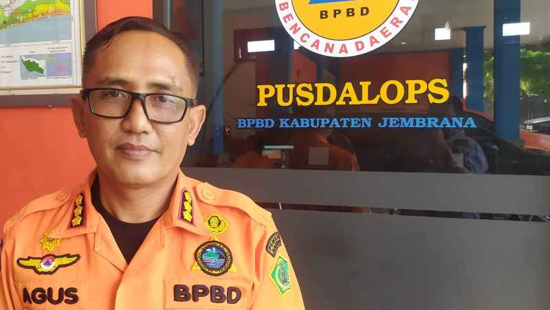 SELALU SIAGA KAPAN PUN WAKTUNYA : Kepala Pelaksana BPBD Jembrana I Putu Agus Artana Putra. (m.basir/radar bali)