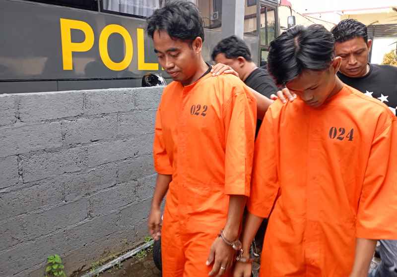 GEGARA TERGIUR KUNCI NYANTOL : Rido&rsquo;I dan Ferdy tersangka pencurian motor lantaran kuncinya nyantol.(francelino junior/radar bali)