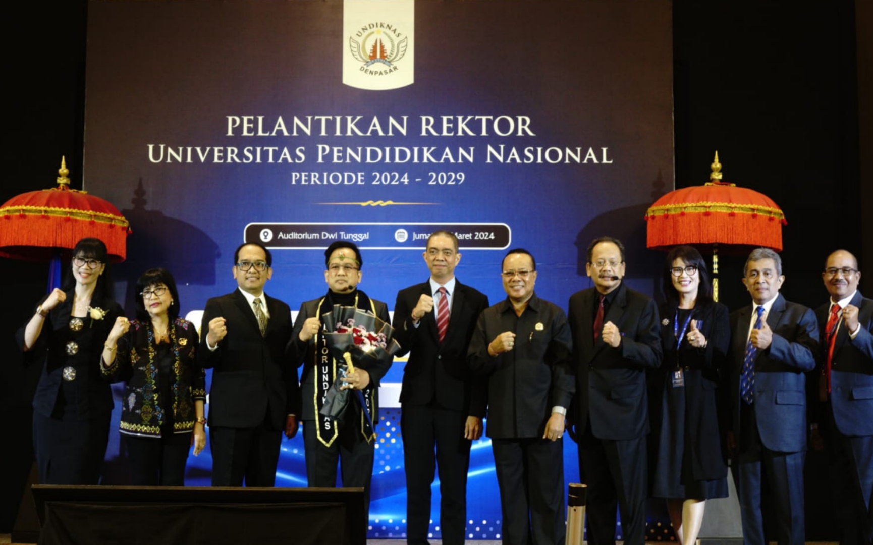 DIKUKUHKAN LAGI: Prof. Dr. Ir. Nyoman Sri Subawa S.T., S.Sos., M.M., IPM., ASEAN Eng (4 dari kiri) saat dilantik Jumat (15/3/2024). (Novi Febriani/Radar Bali)