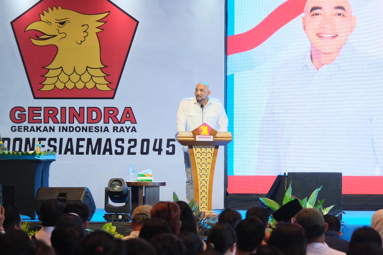 WARNING: Ketua DPD Partai Gerindra Bali Made Muliawan Arya alias De Gadjah saat mengumpulkan pengurus dan caleg terpilih hasil Pemilu 2024.