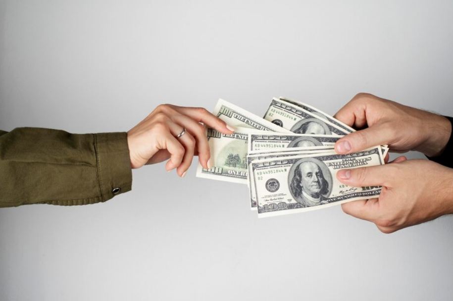 TURIS KERE: Ilustrasi penipuan di money changer Kuta oleh ulah turis asal Yaman
