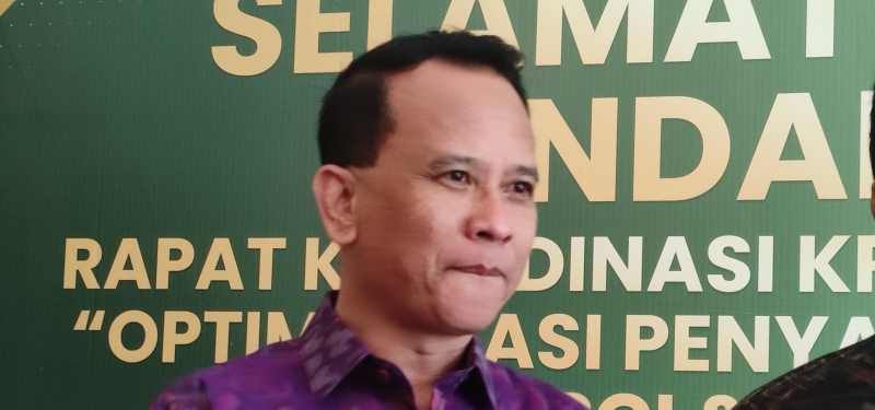 BEBERLAN PENYALURAN DANA : I Nyoman Sudharma selaku Direktur Utama Bank BPD Bali dalam kegiatan Rapat Koordinasi Kredit Usaha Rakyat (KUR). (marsellus pampur)