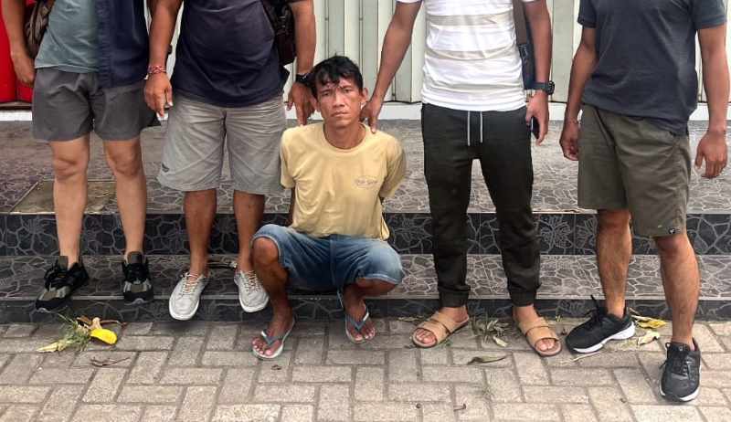 TERTANGKAP : Pelaku berinisial TBH diringkus di Terminal Bungurasih, Desa Bungurasi, Kecamatan Waru, Kabupaten Sidoarjo Jawa Timur, Minggu (17/3/2024).(Foto: Polsek Nusa Penida)