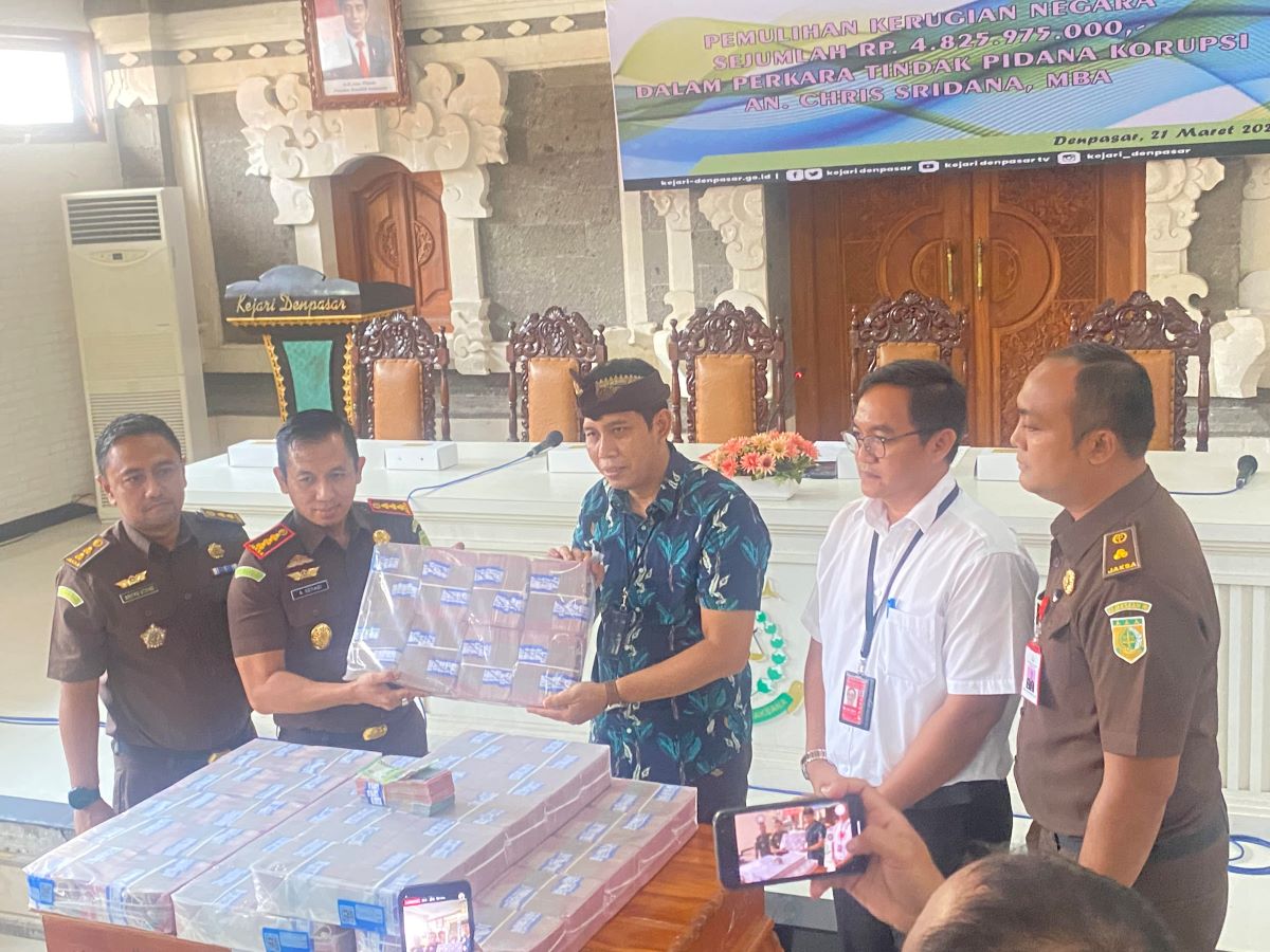 MASUK KAS NEGARA: Kejaksaan Negeri Denpasar Pemulihan Kerugian Negara Kamis (21/3/2024) dengan pembayaran uang pengganti dalam perkara Tindak Pidana Korupsi