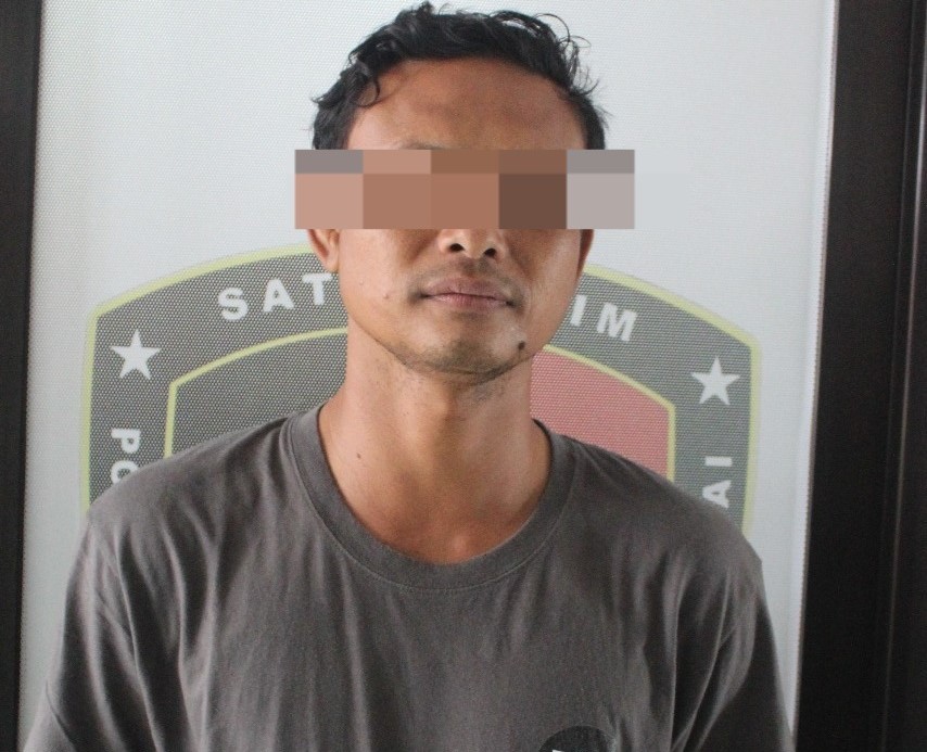 SOK JAGO: I Wayan Santika, 38, ditangkap Polres Kawasan Bandara karena bawa parang di mobil.