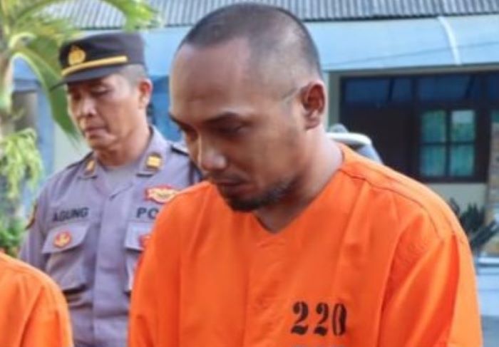 TEGA: Raden digelandang ke tahanan Polsek Denpasar Selatan lantaran ketahuan mencuri perhiasan milik kekasihnya.