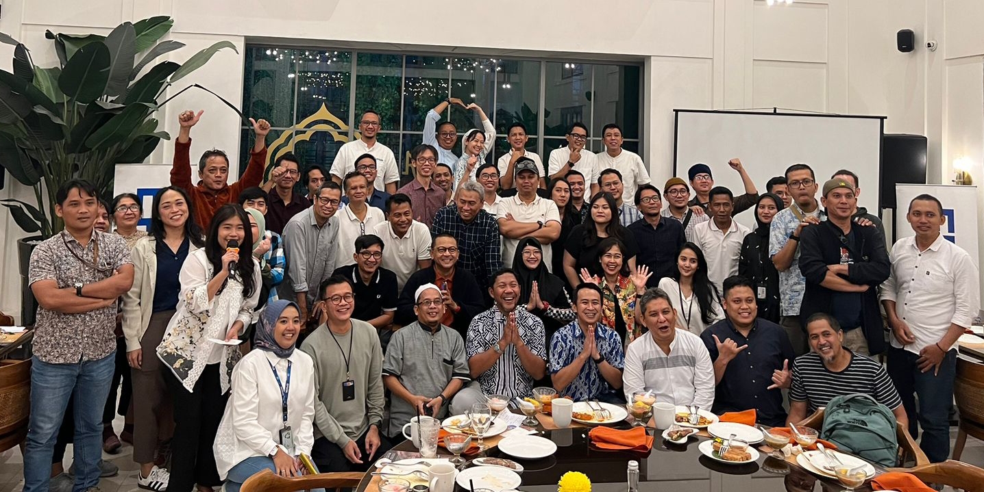 KEBERSAMAAN: Petinggi Epson Indonesia bersama awak media di Seribu Rasa Gunawarman 2 Jakarta Selatan, Rabu (27/3/2024). (Epson Indonesia)