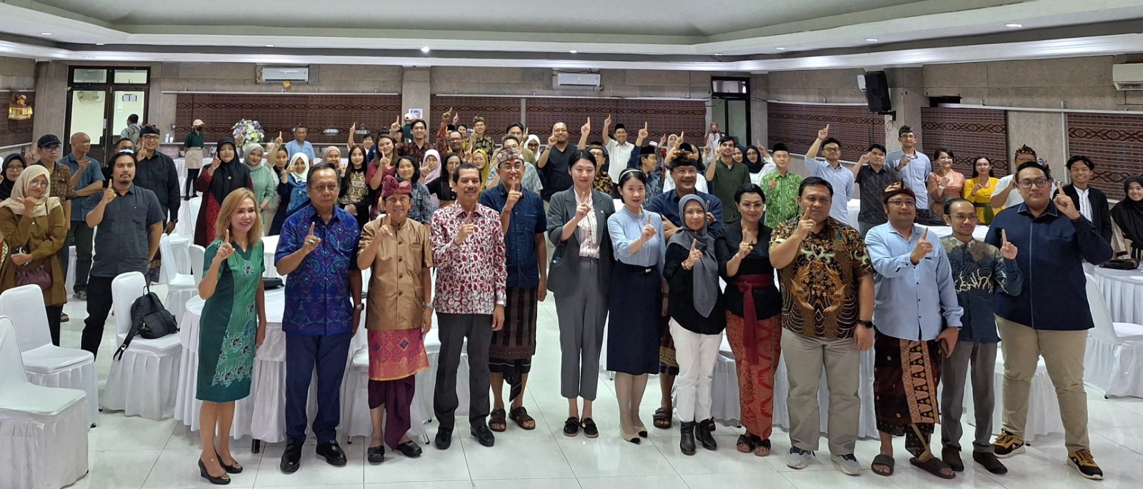 DUA GELAR: LITB STIKOM Bali memperkenalkan program dual degree dengan menggandeng DNUI University dari Tiongkok, Kamis (28/3/2024) di Aula ITB STIKOM Bali, Denpasar. (Ari Rismaya/Radar Bali)