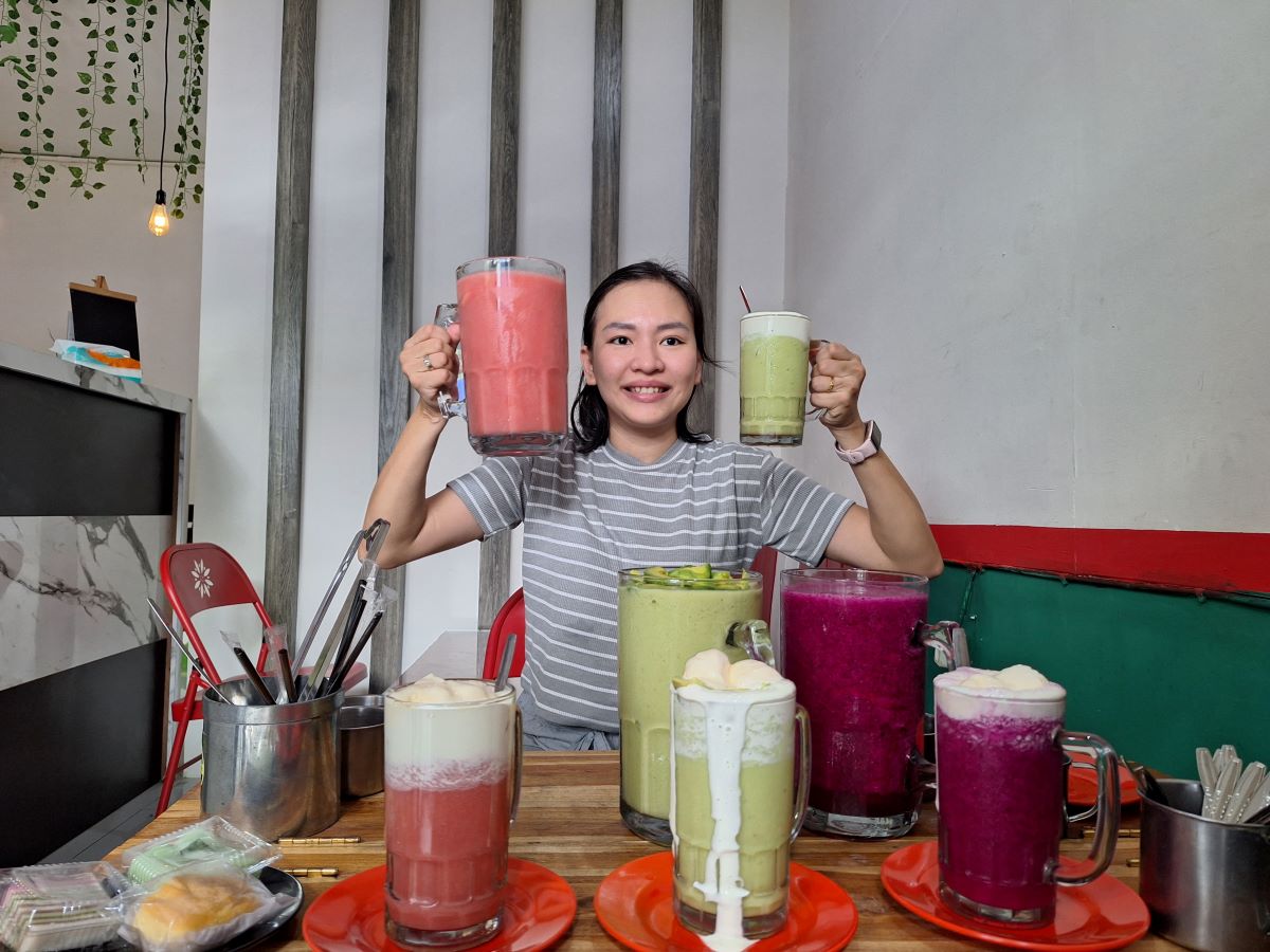 JUMBO: Sebuah usaha minuman jus di kawasan Pojok Sudirman Denpasar yang viral di media sosial