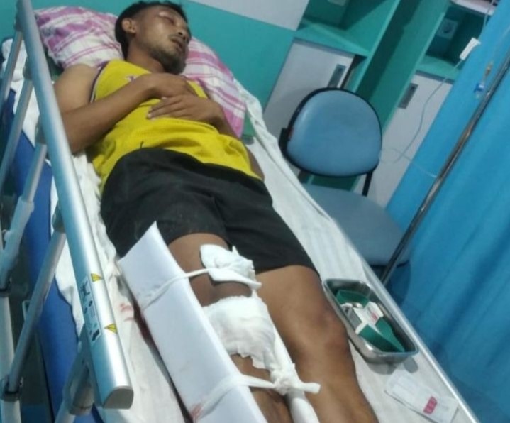 MUSIBAH: Pemain Perseden Reza Julian tergolek lemas dalam perawatan akibat kecelakaan.