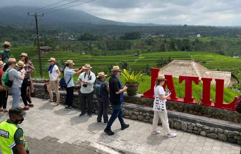 SALAH SATU FAVORIT : Suasana kunjungan wisatawan di DTW Jatiluwih, Penebel Tabanan.(juliadi/radar bali)