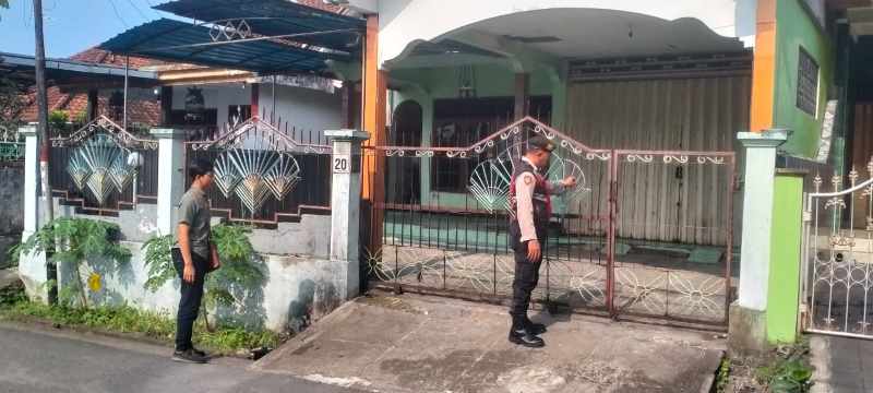 PATROLI KELILING : Jajaran Polres Klungkung menggelar patrol rumah kosong. (Foto: Humas Polres Klungkung)