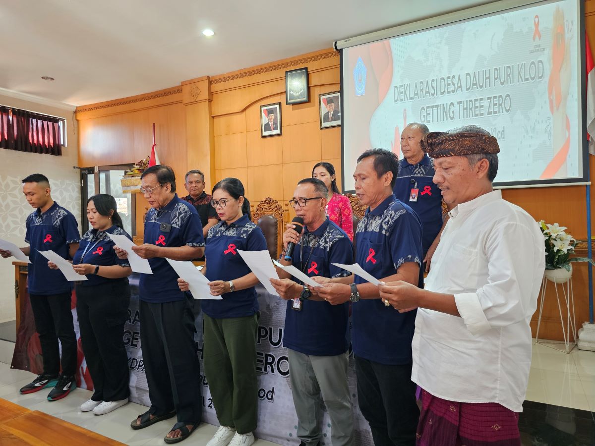 CEGAH PENULARAN: Deklarasi getting three zero dimulai dari Desa Dauh Puri Klod bersama kader peduli AIDS dan narkoba di Kantor Desa Dauh Puri Klod (19/4/2024)