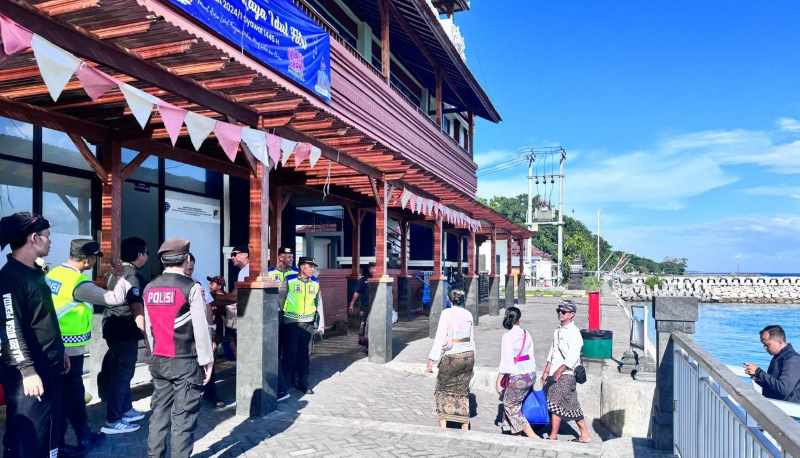 TETAP MAKSIMALKAN PENGAMANAN: Suasana di Pelabuhan Segi Tiga Emas, Desa Sampalan, Nusa Penida.(Istimewa)