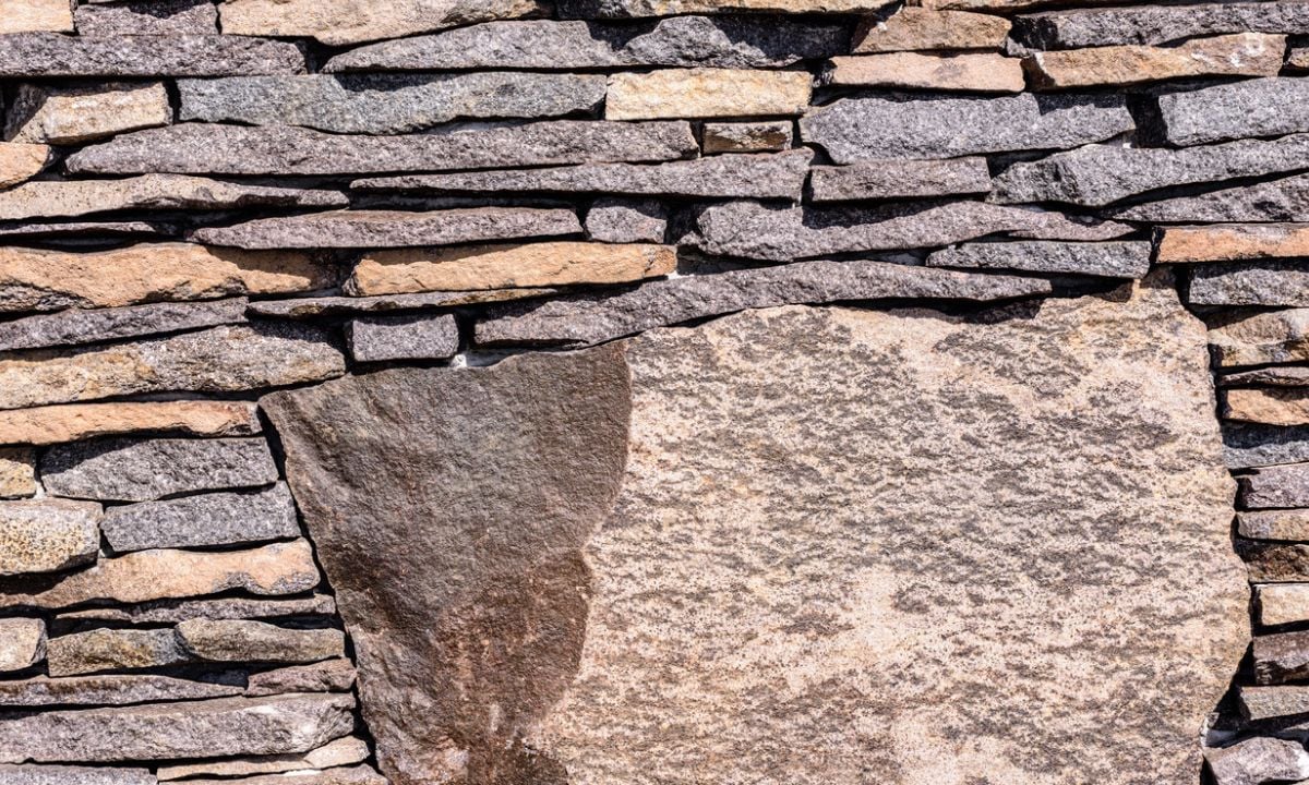 BATU PADAS: Bisnis Batu Padas semakin menggiurkan menyusul meningkatnya permintaan