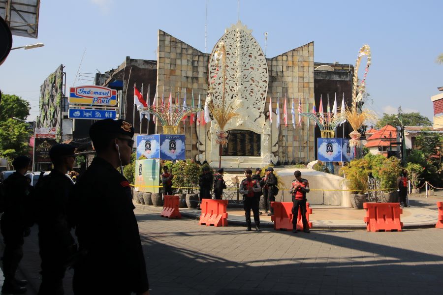 Kawasan Legian, Kuta saat ini rawan dengan aksi copet dan jambret.