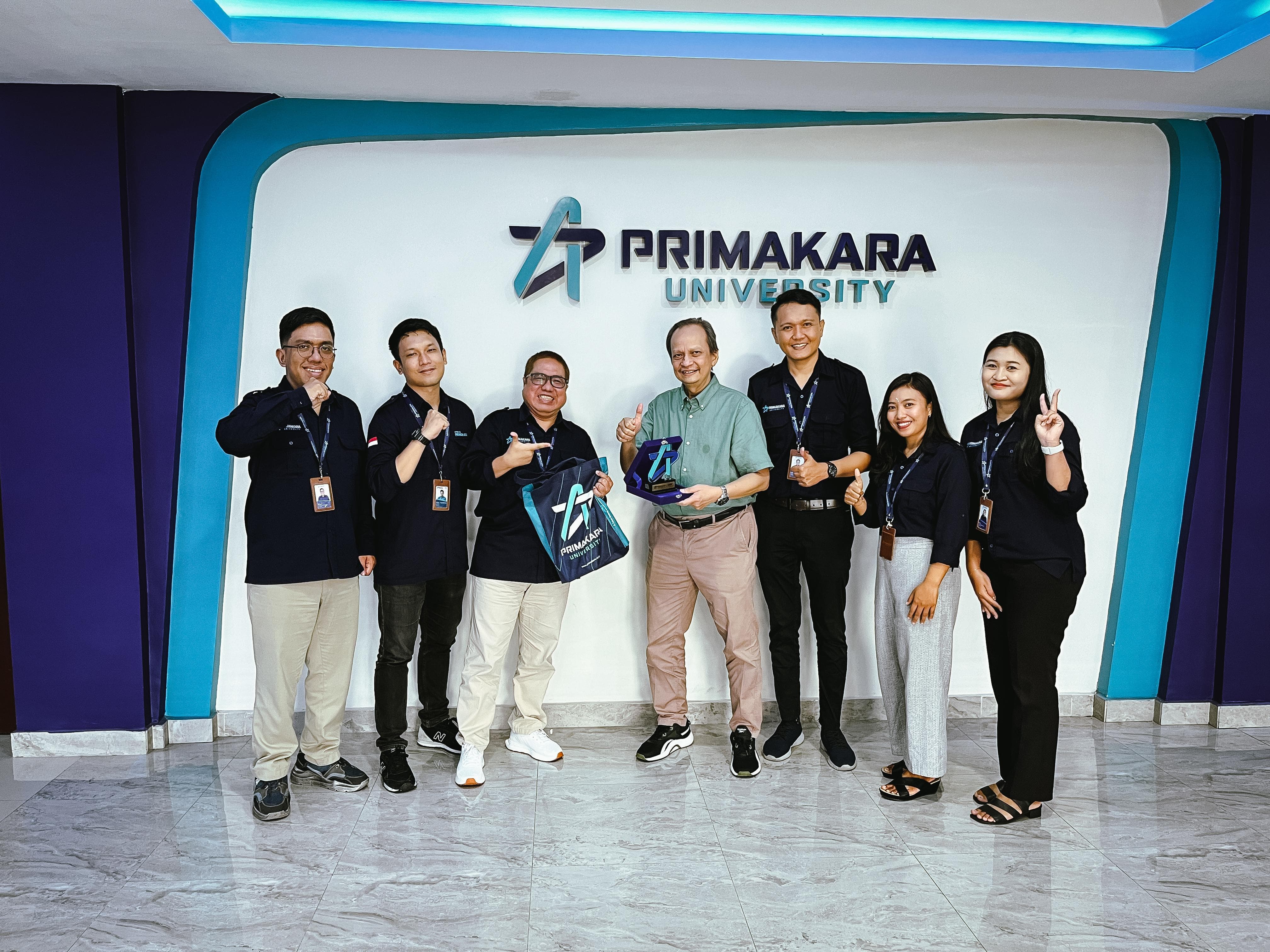 Deputi Bidang Usaha Mikro, Kementerian Koperasi dan UKM Republik Indonesia, Yulius, S.E., M.A., Ph.D mengunjungi Primakara University pada hari Rabu (24/4).