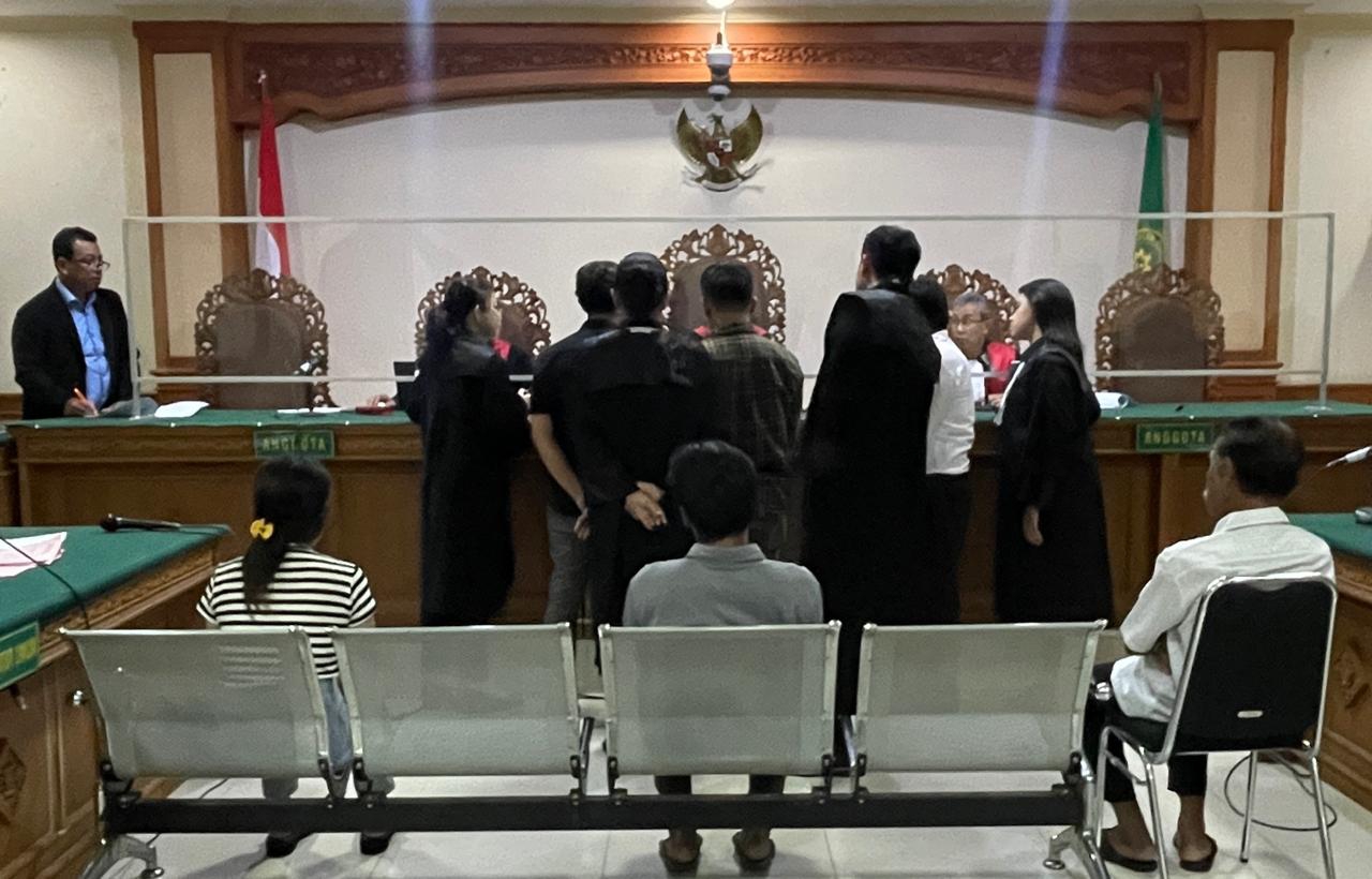 PERIKSA SAKSI: Suasana sidang kasus pungli CPNS Badung di PN Denpasar, Jumat (26/4/2024).