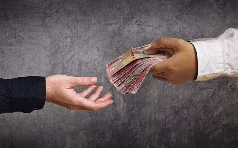 BUKTI ANCAMAN: Ilustrasi pemerasan WNA Prancis oleh sesama turis kerjasama aparat lokal