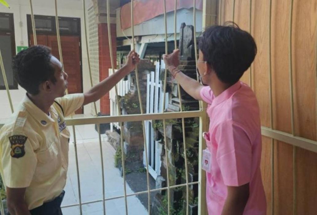 ebol: Terali besi di ruangan Anggrek Anggrek RSUP Prof. Dr. I.G.N.G Ngoerah dijadikan akses kabu