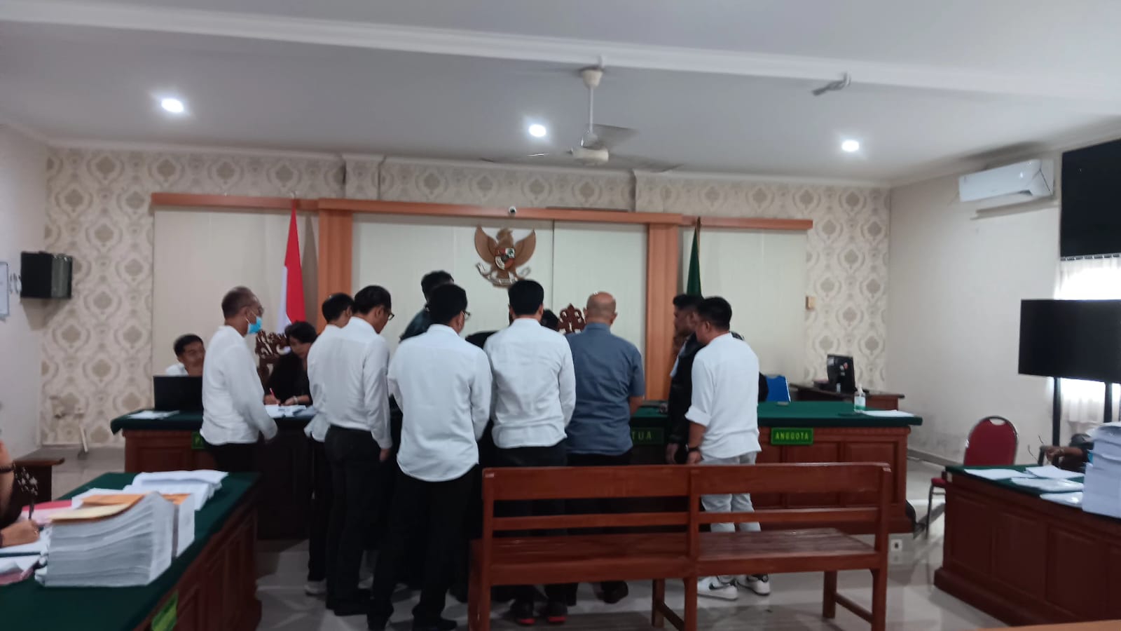 PERIKSA SAKSI: Suasana sidang kasus PT DOK di PN Denpasar, Selasa (30/4/2024). (Foto: Radar Bali)
