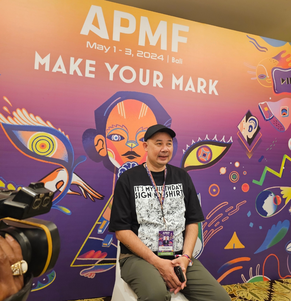 CARI FORMULA: Chairman APMF Andi Sadha diwawancarai di Bali Nusa Dua Convention Center, Nusa Dua, Rabu (1/5/2024). (Foto: Novi Febriani/Radar Bali)