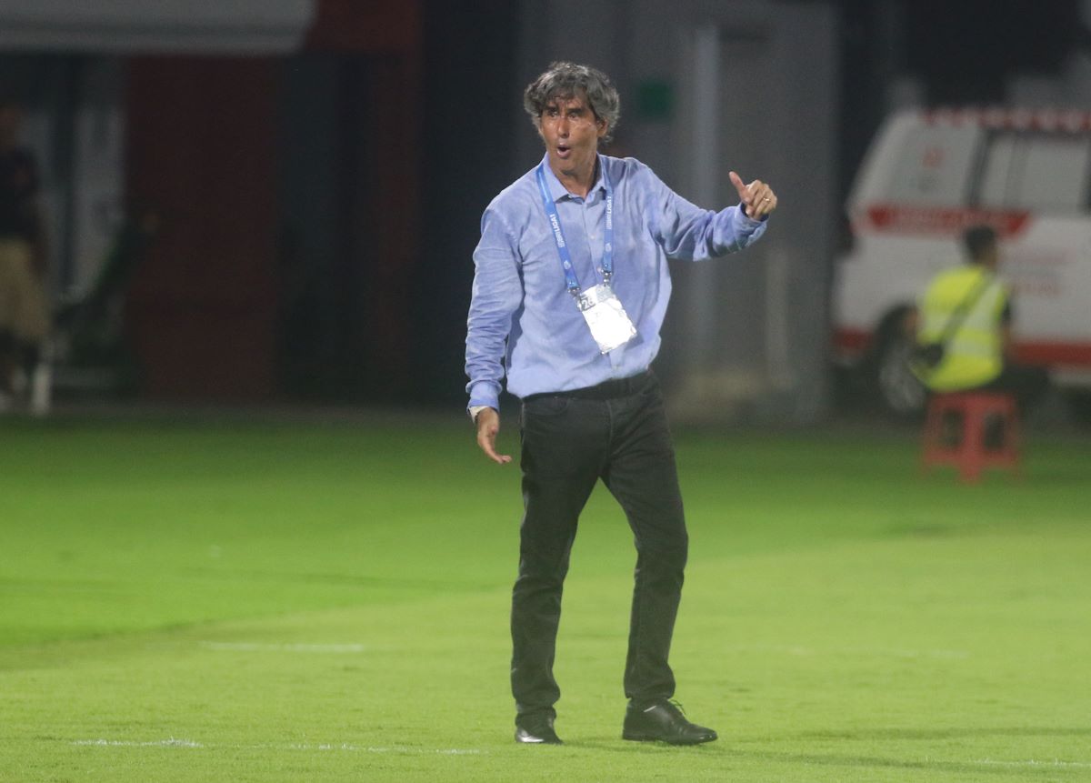 PANTANG MENYERAH: Pelatih Bali United Stefano Cugurra alias Teco menolak tunduk melawan Persib Bandung yang menempati posisi 2 klasemen sementara.