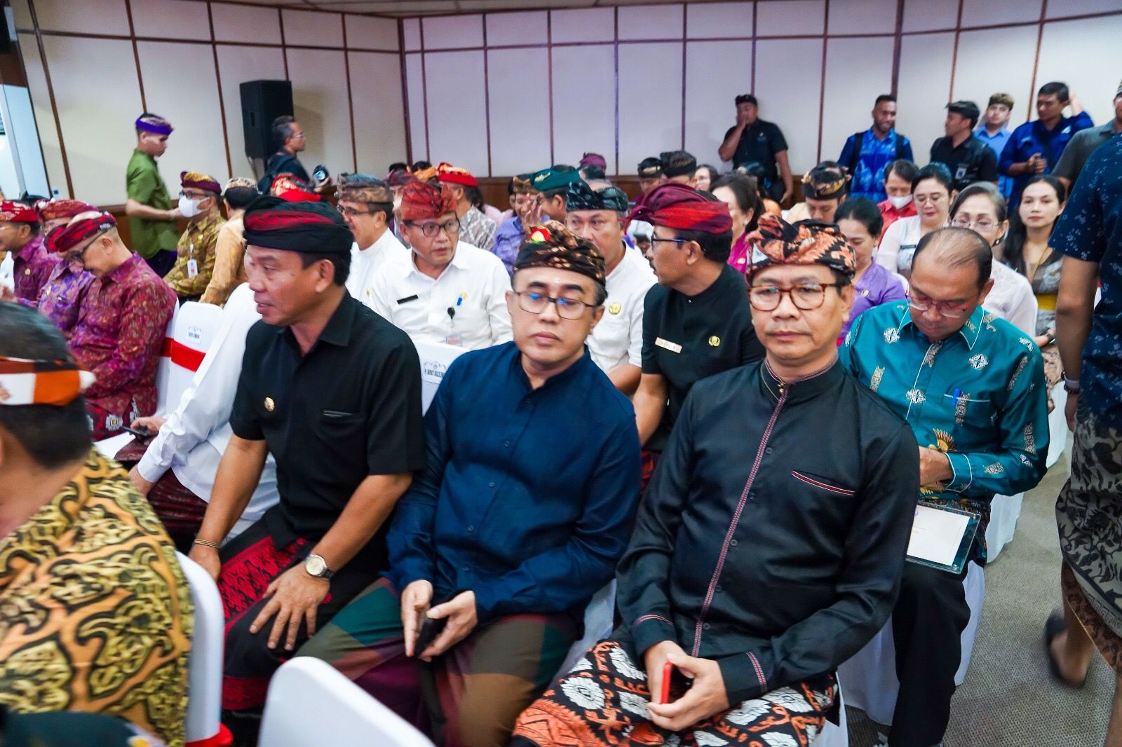 Wabup Ketut Suiasa saat menghadiri Rakorda Pencegahan Korupsi pada Pemerintah Wilayah V Tahun 2024 oleh KPK RI di Gedung Wiswa Sabha Kantor Gubernur Bali, Kamis (2/5).