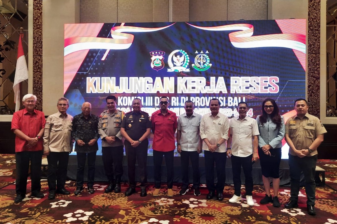 Anggota Komisi III DPR RI I Wayan Sudirta (3 dari kiri) saat kunjungan kerja di region III Bali Nusa Tenggara